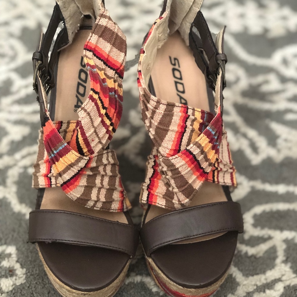 Soda Multi colored striped wedges
